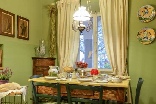 La Villa Di Petroio - Another view of the breakfast area in the kitchen.