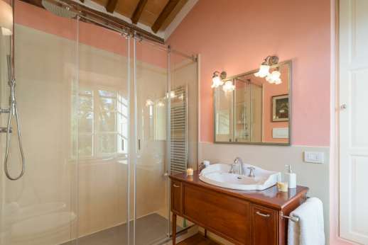 Staffed weddings at The Estate of Petroio - A contemporary bathroom with shower.