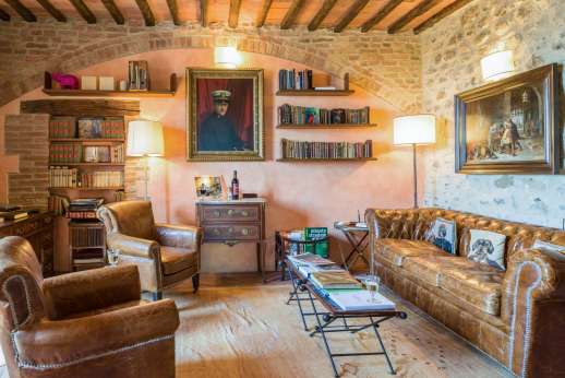 Belsguardo - The library adorned with books and artwork