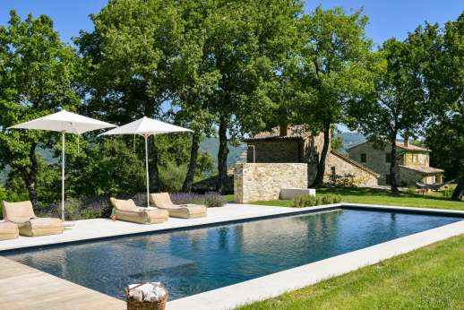 Tra Sanvento - The swimming pool sits on the terraced garden above the villa