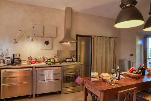 Santa Dieci - A large professional kitchen perfect for those who love to cook.