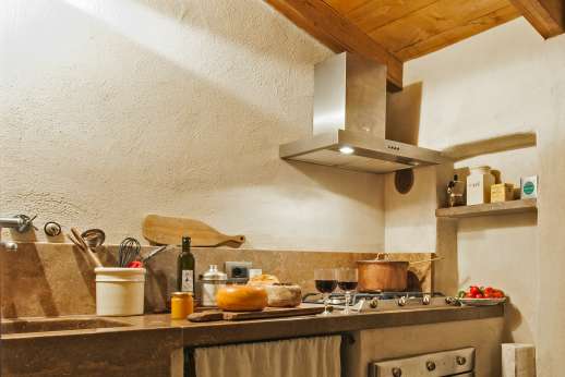 Santa Dieci - Guest house kitchenette.