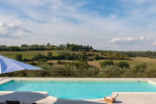 Santa Gelsa - The pool boasts a delightful panorama of the Tuscan countryside