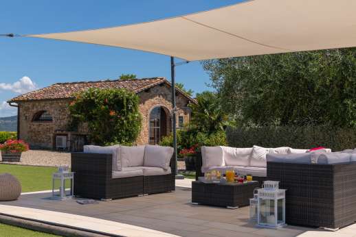 Villa Le Botti - A terrace furnished for al fresco meals.