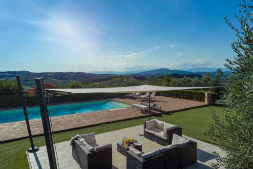 Villa Le Botti - Pool side shaded seating to enjoy some of the best views.