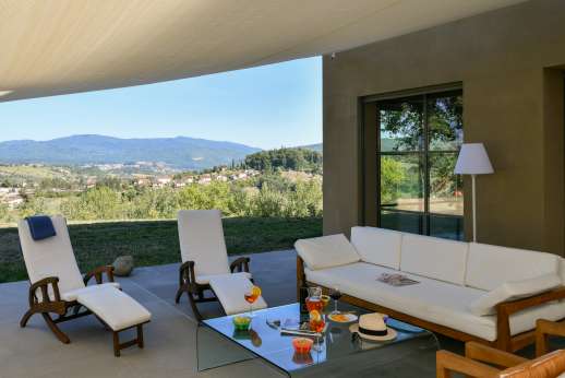 Il Soldano - Outdoor shaded seating area