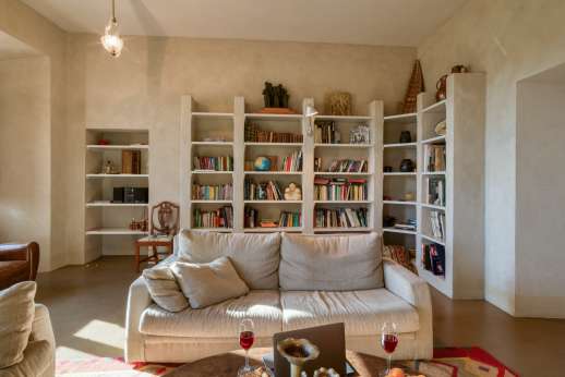 Santa Dieci - Living room with working fireplace.
