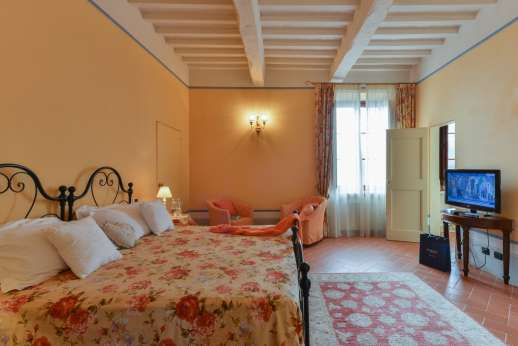 Santa Gelsa - On the second floor Bedroom Cortona with ensuite bathroom with shower