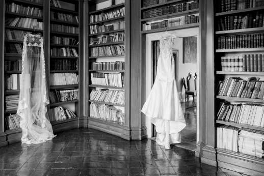 Weddings at Villa Zambonina (x 18 people) - Bride preparing for the big day