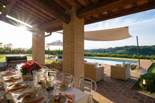 Maggiano Piccolo - Shaded dining loggia
