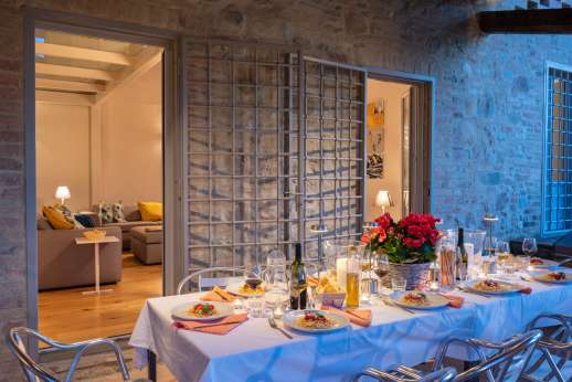 Maggiano Piccolo - Outdoor dining area for a romantic candle-lit dinner in company of the most panoramic views of Chianti