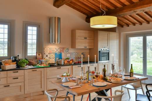 Maggiano Piccolo - The main entrance leads to the fully-equipped kitchen