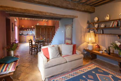 Tra Sanvento - Guest house large open space composed of masonry kitchen and dining area separated by an antique refectory furnishing element