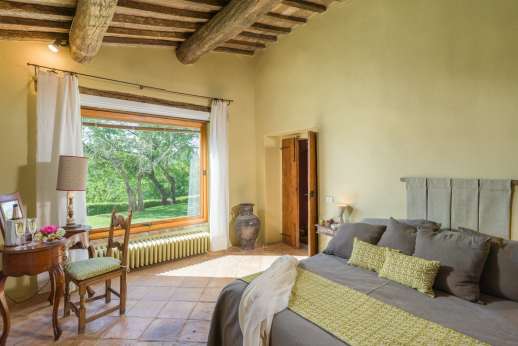 Tra Sanvento - Guest house large double bedroom with bathroom and bathtub
