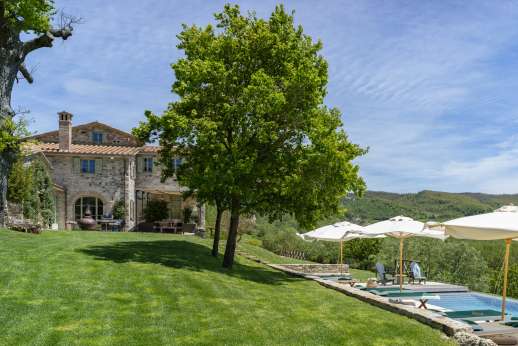 La Palazza Nel Cielo - La Palazza Nel Cielo is a beautiful home set in the hills on a large estate in eastern Tuscany