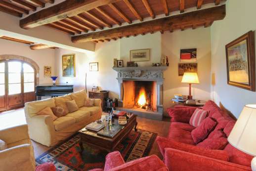 Casa Tara - The comfortable sitting room in the main house.