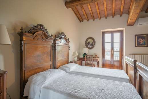 Casa Tara - Main house, air conditioned twin bedroom shares a bathroom.