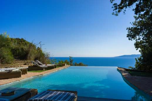 Spini Bianchi - The private infinity-edge swimming pool, 4 x 9m/13 x 30 feet.