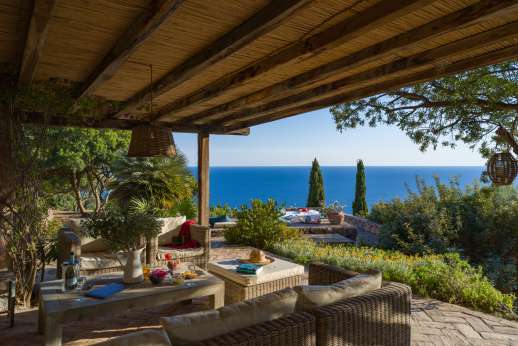 Spini Bianchi - A shaded lounging area.