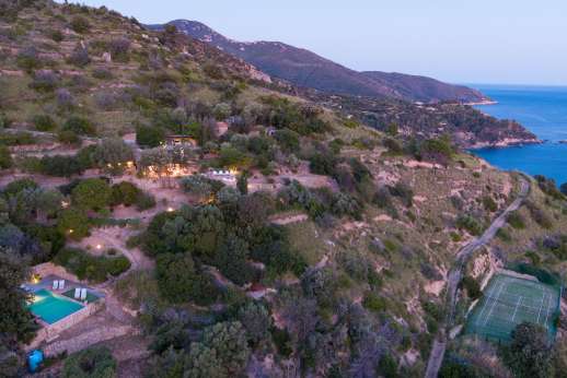 Spini Bianchi - Spini Bianchi is set on its own in total privacy on the most remote point of the Monte Argentario.