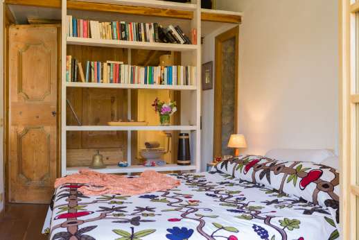 Spini Bianchi - Second double bedroom with en suite bathroom.
