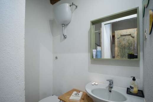 Spini Bianchi - Guesthouse ensuite bathroom with shower