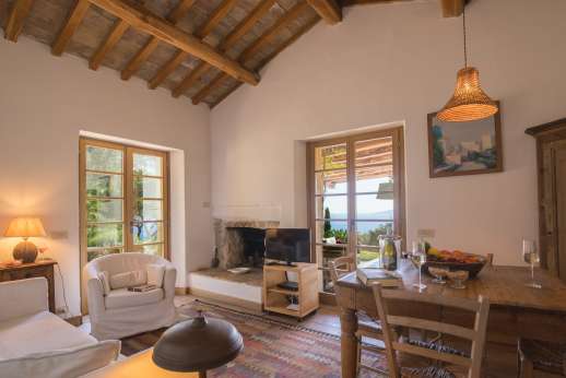 Spini Bianchi - Sitting room both leading out to a terracotta terrace.