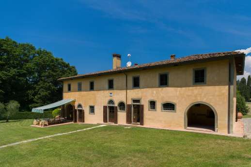 Poggio Ai Grilli - Setting is one of absolute privacy and charming natural beauty .