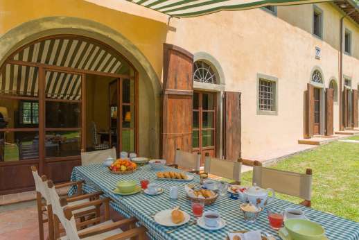 Poggio Ai Grilli - Shaded outside seating
