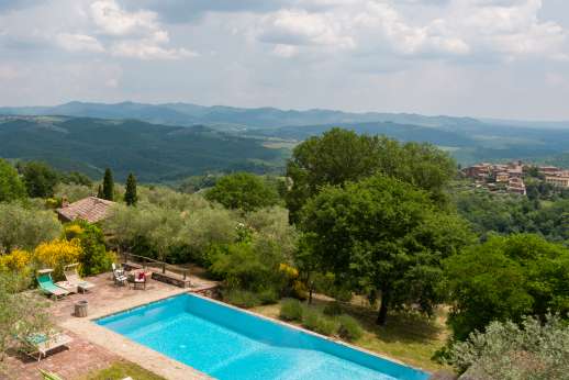 Villa Cignano - Breathtaking views from the pool of the Chianti wine region.
