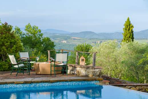 Villa Cignano - The poolside seating area looking across Chianti.