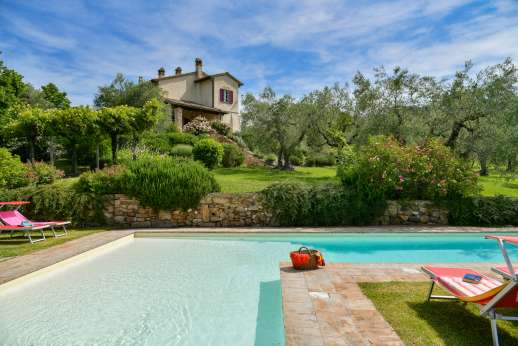 Acqua e Miele - Acqua e Miele a converted old farmhouse, now a marvelously user-friendly country retreat.