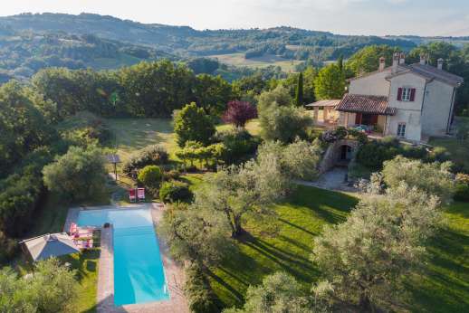 Acqua e Miele - The area is predominantly hill towns, many of them founded in ancient Roman times as staging posts along their key trade route to the north