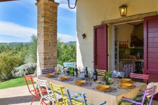 Acqua e Miele - Dining loggia leading into the kitchen