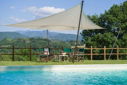 Villa Atena - Shaded seating under the sail