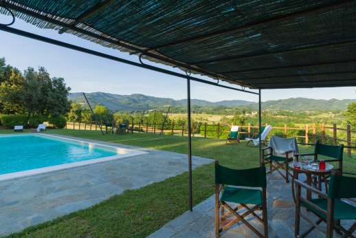 Villa Atena - Pool terrace with a wonderful view of the countryside and shaded pergola.