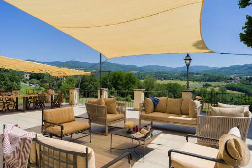 Villa Atena - Ample seating on the terrace.