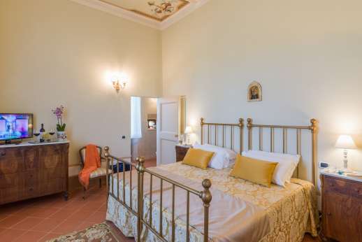 Santa Gelsa - Bedroom Pienza with ensuite bathroom with shower