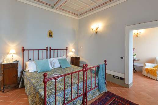 Santa Gelsa - On the second floor bedroom Lucca with ensuite bathroom with large shower