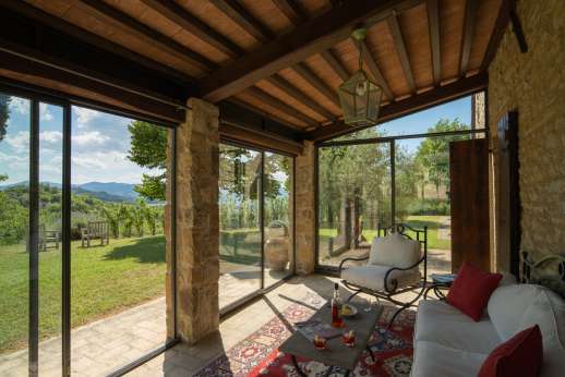 Le Gorgacce - Shaded loggia on the front lawn