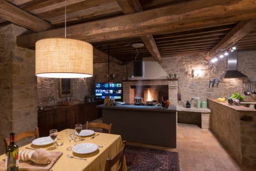 Le Gorgacce - The kitchen and dining area.