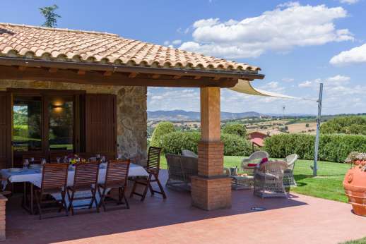 Il Chiesino - Second seating area leading through to the sitting room.