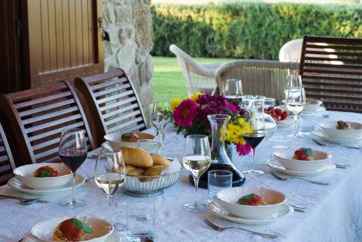 Il Chiesino - Shaded seating area by the loggia