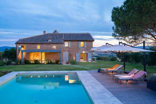 PodereSole - Occupying a panoramic and very private position on a hilltop