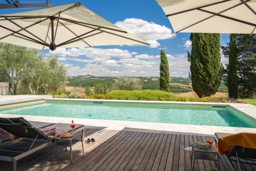 PodereSole - Private heated travertine swimming pool
