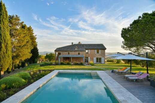 PodereSole - The heated travertine swimming pool measures 12 m x 6 mt and has a constant depth of 1
