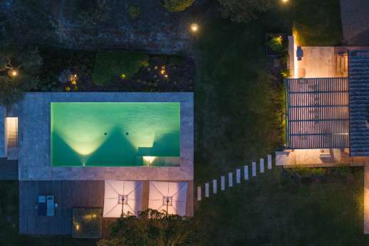 PodereSole - It’s a short hop across the manicured lawns into the private travertine swimming pool