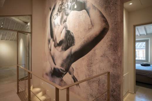 PodereSole - Striking artwork on the first floor landing