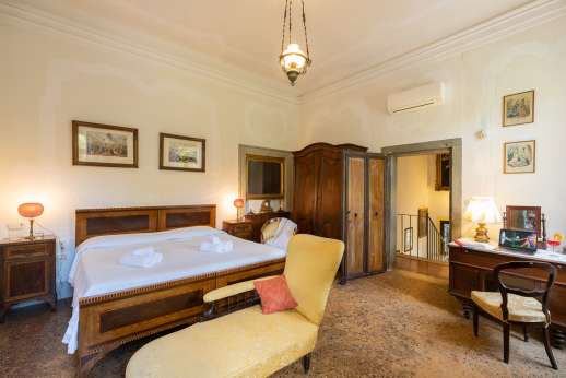 Villa Michiel - Double bedroom with air conditioning.