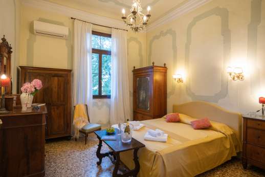 Villa Michiel - Air conditioned double bedroom.